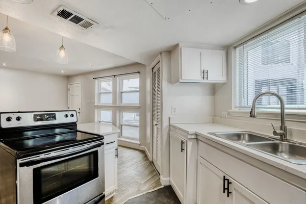 $265,000 | 1500 Woodlawn Boulevard, Unit 105, Austin, TX 78703