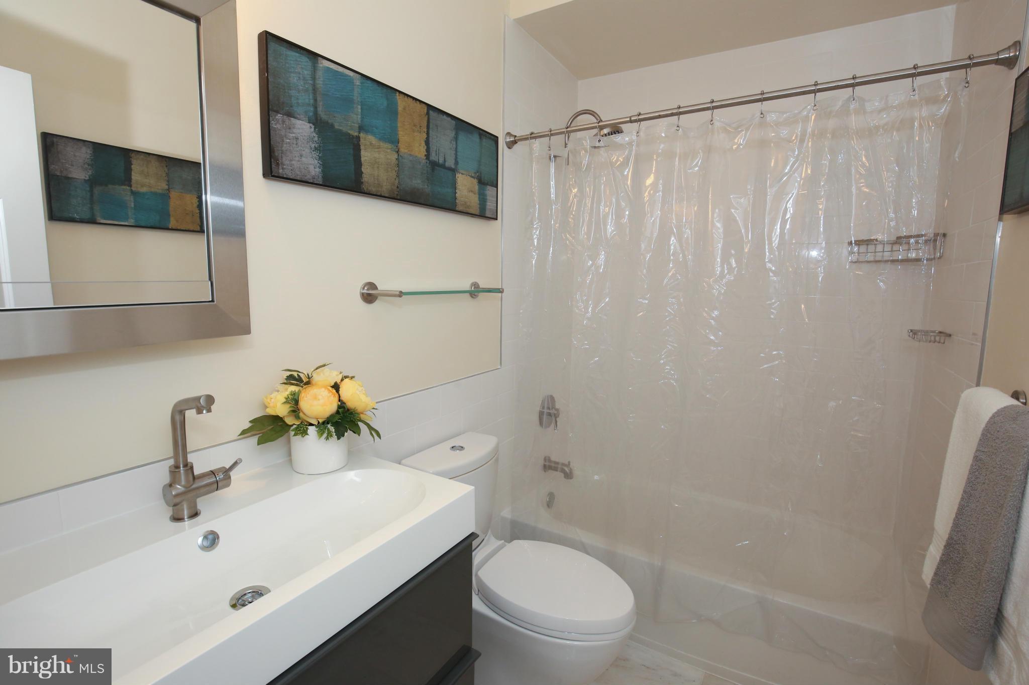 431 1/2 R Street Northwest, Unit 1 Washington, DC 20001 - Photo 12 of 22 Full Bathroom