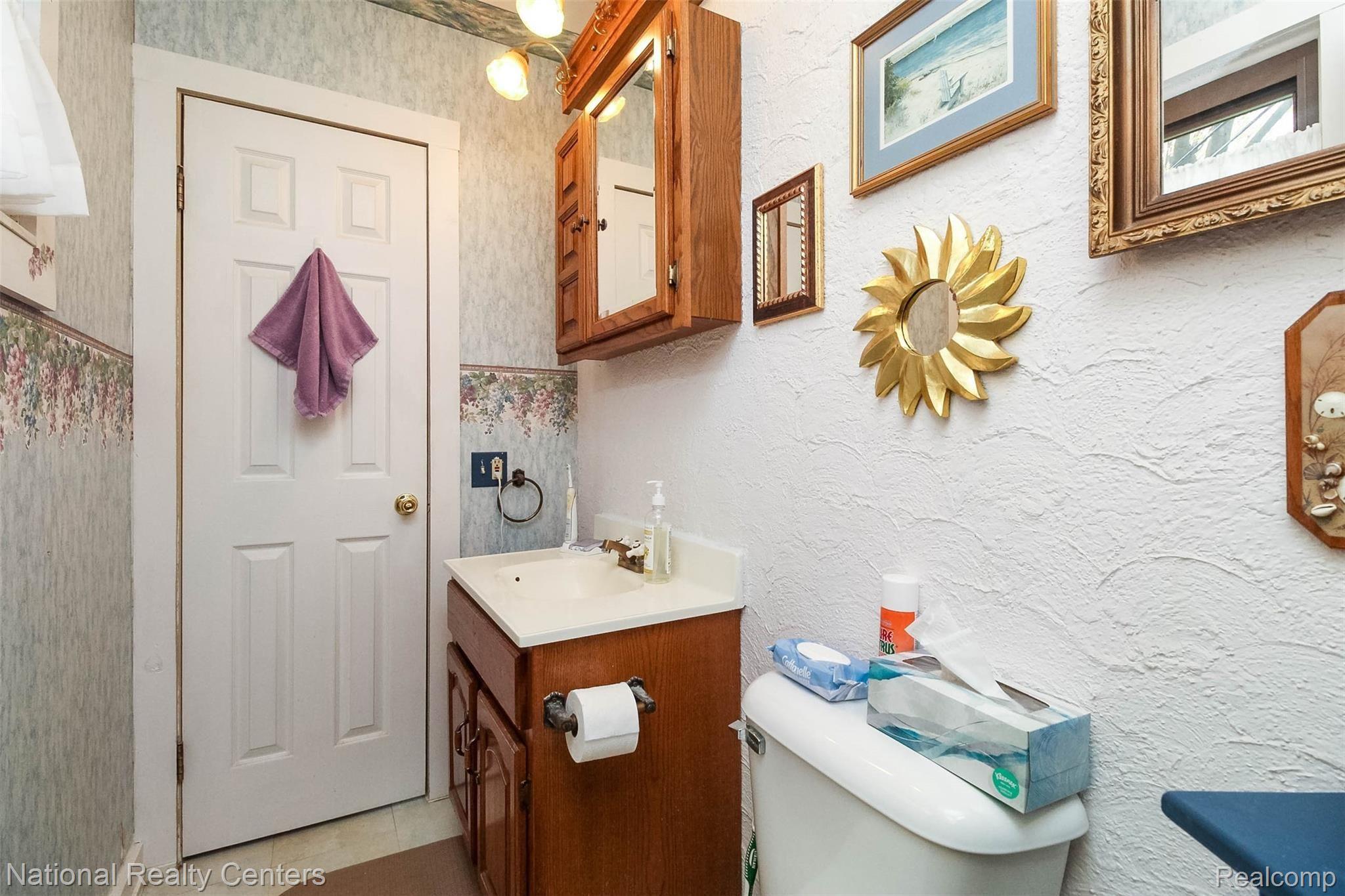 25684 Beck Road Novi, MI 48374 - Photo 18 of 36 18.jpg