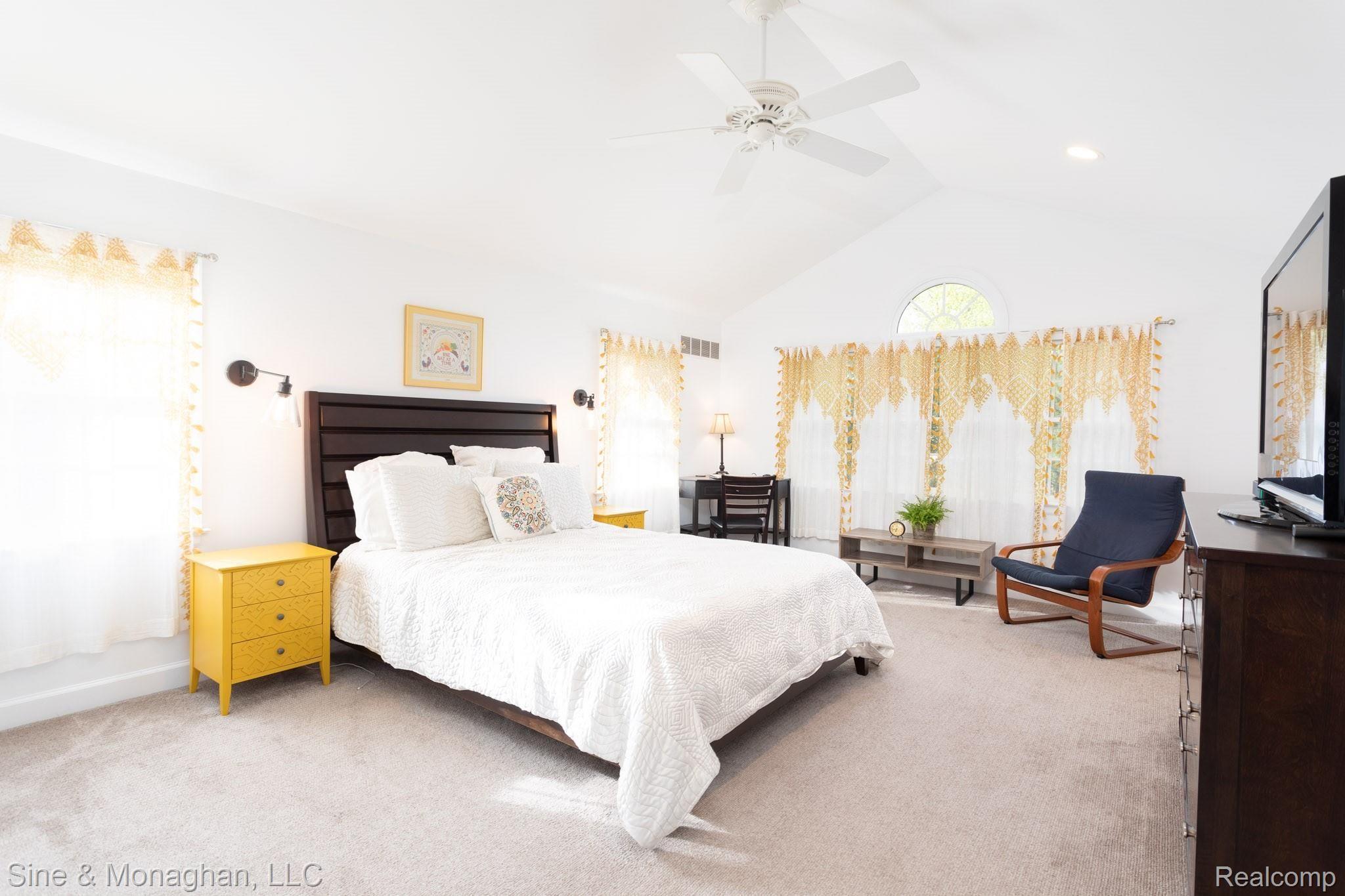 278 Ridgemont Road Grosse Pointe, MI 48236 - Photo 15 of 29 17.jpg
