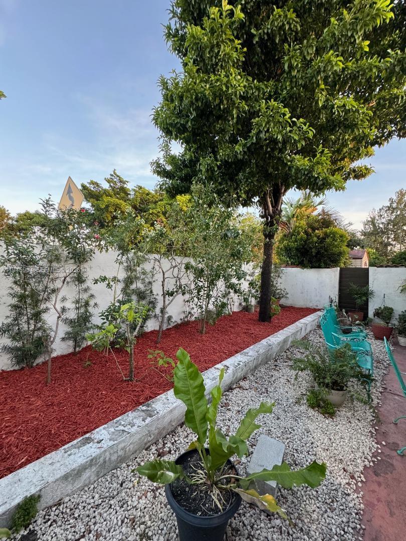 1045 Southwest 122nd Court Miami, FL 33184 - Photo 10 of 44