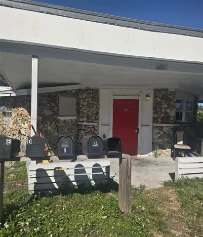 $2,200 | 1189 North Tamiami Trail, Unit H, Fort Myers, FL 33903