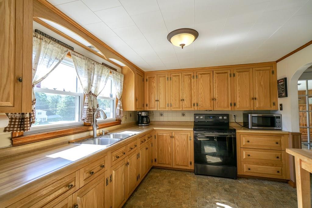 215 Greenwich Road Ware, MA 01082 - Photo 9 of 41