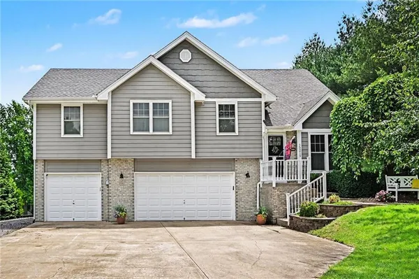 $450,000 | 15215 Terra Pulchra Drive, Smithville, MO 64089