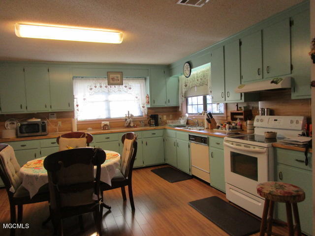 6003 Kings Road Moss Point, MS 39562 - Photo 3 of 30 Kings Road 2-17 006
