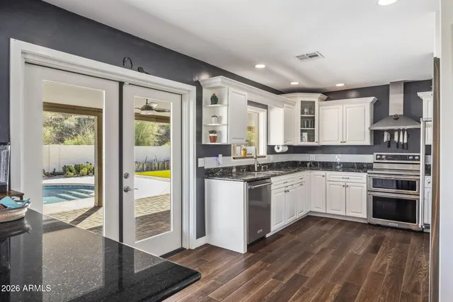 $6,200 | 221 West Sweetwater Avenue, Phoenix, AZ 85029