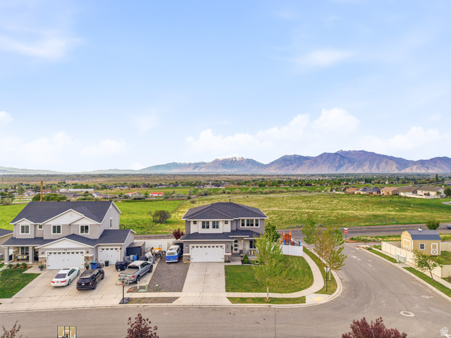 256 West Horizon Loop Payson, UT 84651 - Photo 33 of 33 Aerial view of residential area featuring a mountain backdrop