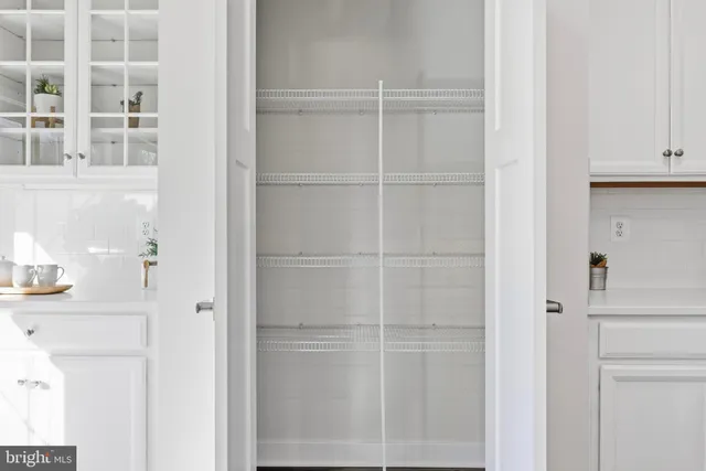 $559,000 | 9590 Glen Oaks Lane, Columbia, MD 21046