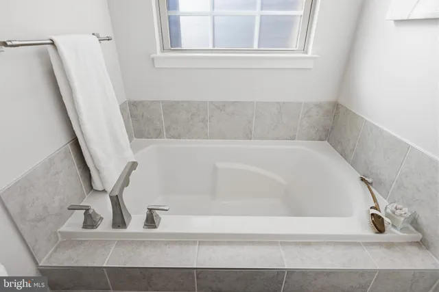 $559,000 | 9590 Glen Oaks Lane, Columbia, MD 21046