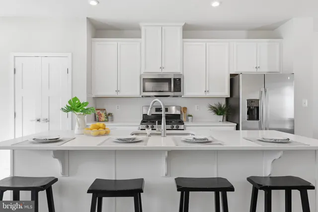 $559,000 | 9590 Glen Oaks Lane, Columbia, MD 21046