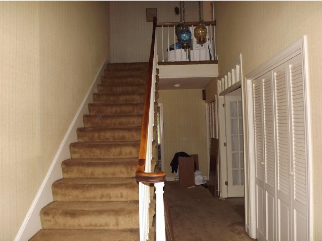 41 Farmington Road Nashua, NH 03060 - Photo 2 of 36