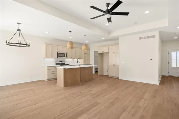 $319,500 | 1400 Country Ct Street, St. Joseph, MO 64506