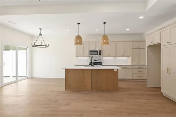 $319,500 | 1400 Country Ct Street, St. Joseph, MO 64506