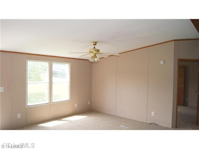 1068 Mountain View Road King, NC 27021 - Photo 3 of 16 Living Room.