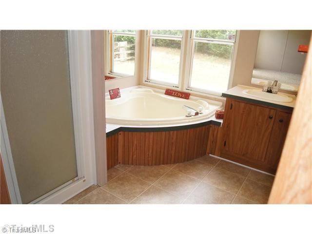 1068 Mountain View Road King, NC 27021 - Photo 5 of 16 Master Bath/Spa.