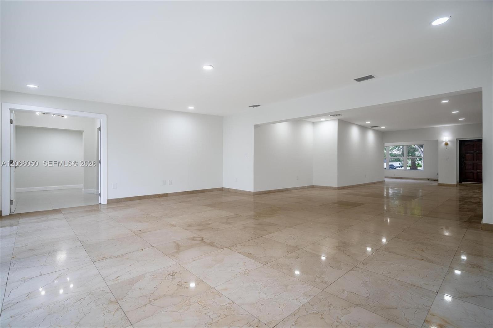 1710 Cleveland Road Miami Beach, FL 33141 - Photo 10 of 41 Gallery Image 10