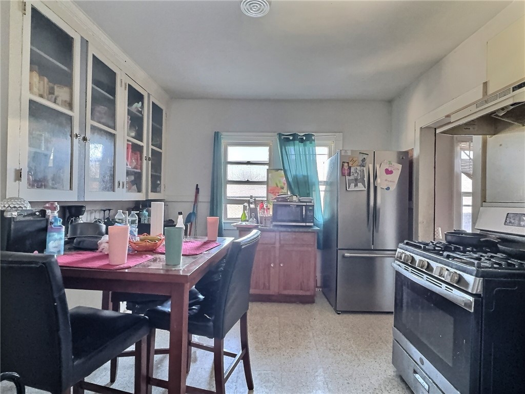 190 Weaver Street Rochester, NY 14621 - Photo 24 of 28 Upper occupied - Eat in kitchen
