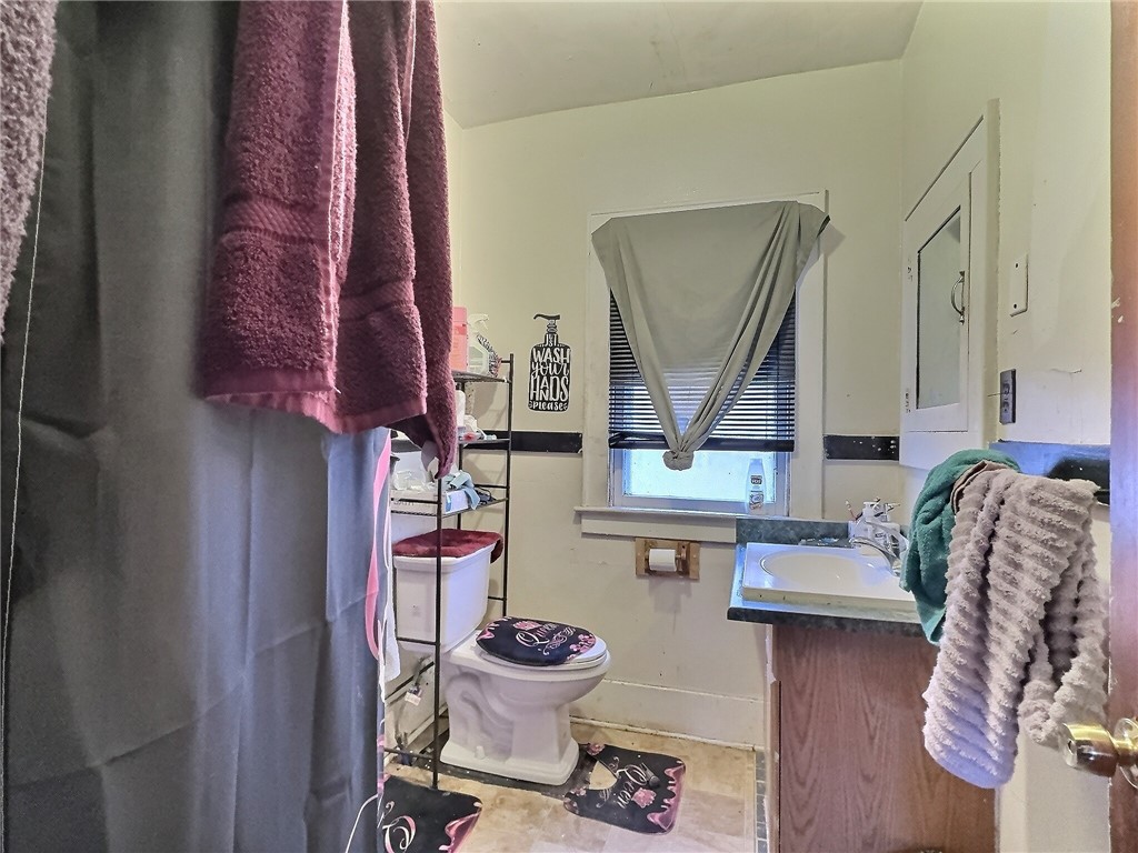 190 Weaver Street Rochester, NY 14621 - Photo 25 of 28 Upper occupied - Bathroom