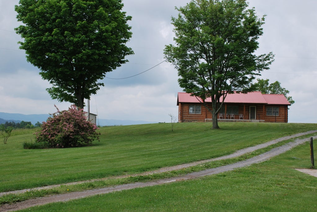 101 Windy Ridge Lane Lindside, WV 24951 - Photo 18 of 30 driveway