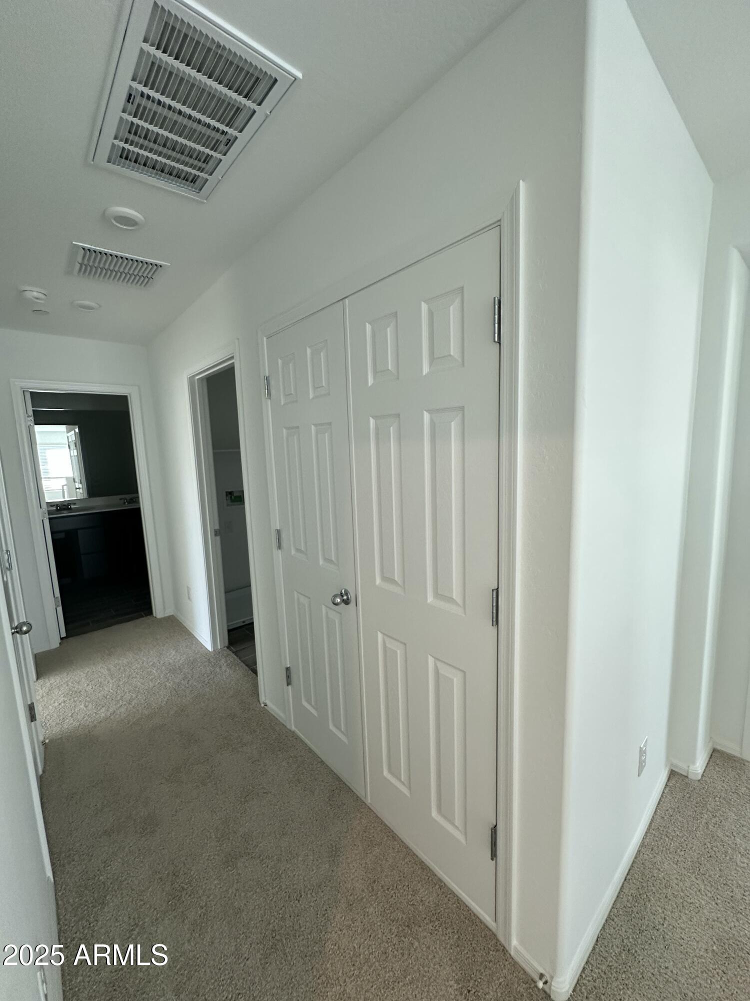 13330 West Eagle Feather Road Peoria, AZ 85383 - Photo 27 of 34 an empty room with windows
