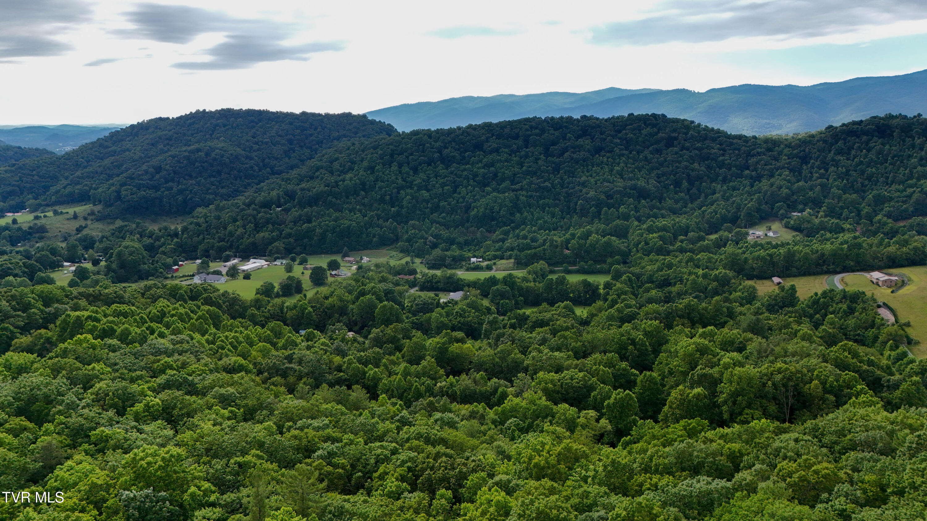 180 Bill Nave Loop, Unit 6 Elizabethton, TN 37643 - Photo 18 of 21 17-print-180 Bill Nave Loop Drone JF-18