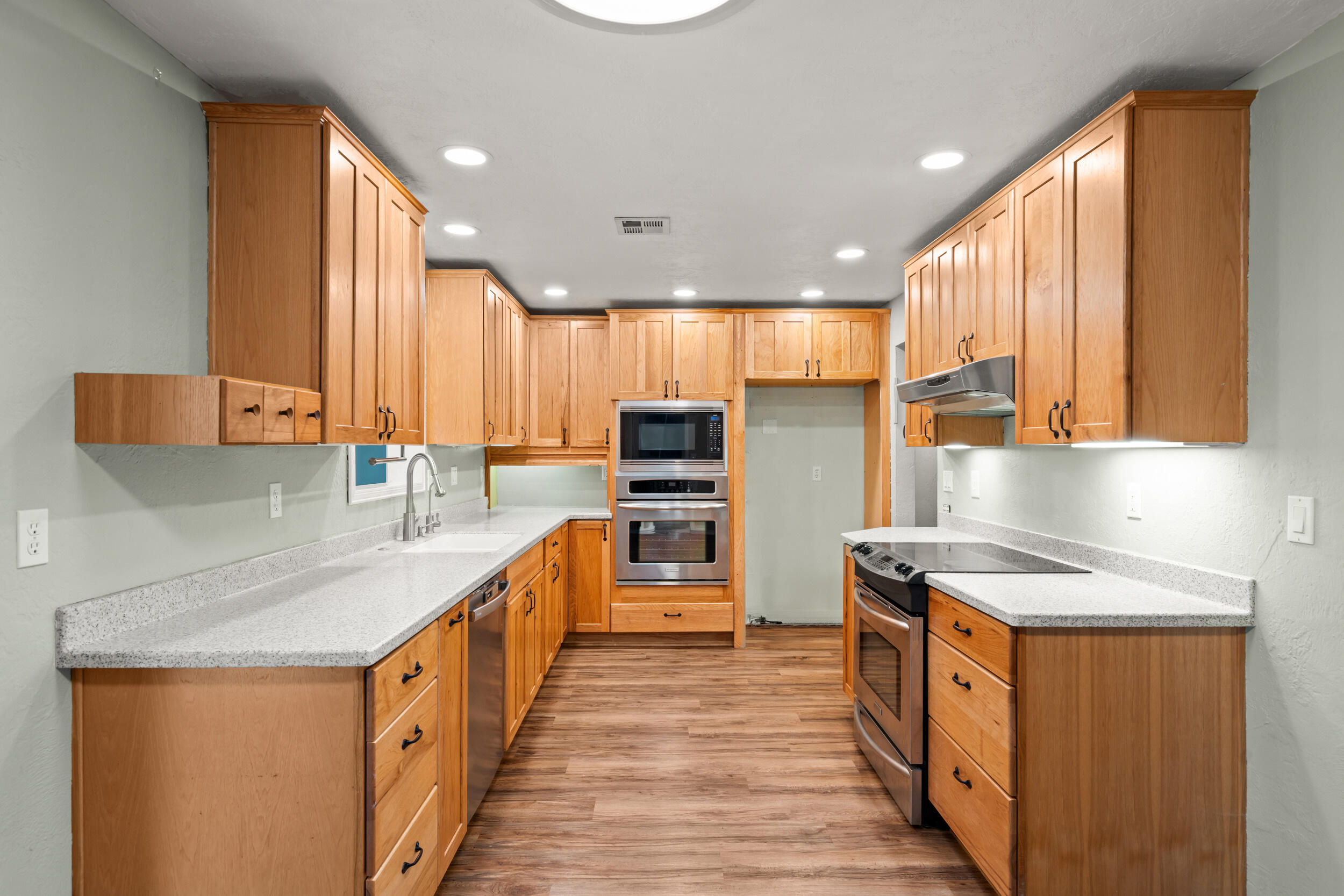 907 Comet Way Central Point, OR 97502 - Photo 11 of 34 907 comet way, central point-26b