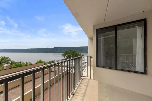 $398,000 | 1155 Warburton Avenue, Unit 4J, Yonkers, NY 10701