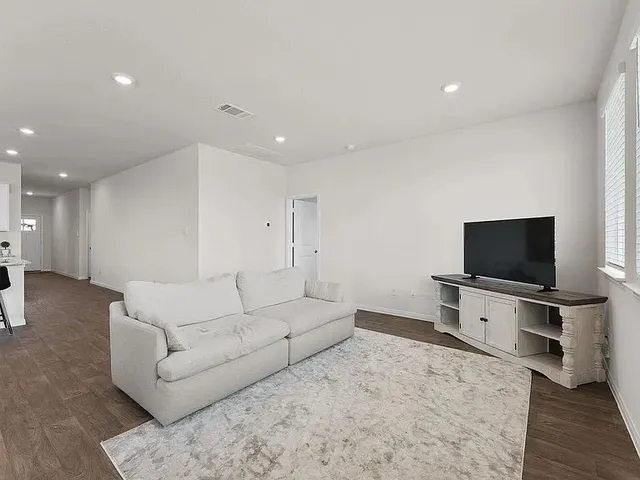 $2,000 | 305 Evergreen Sumac Loop, Kyle, TX 78640