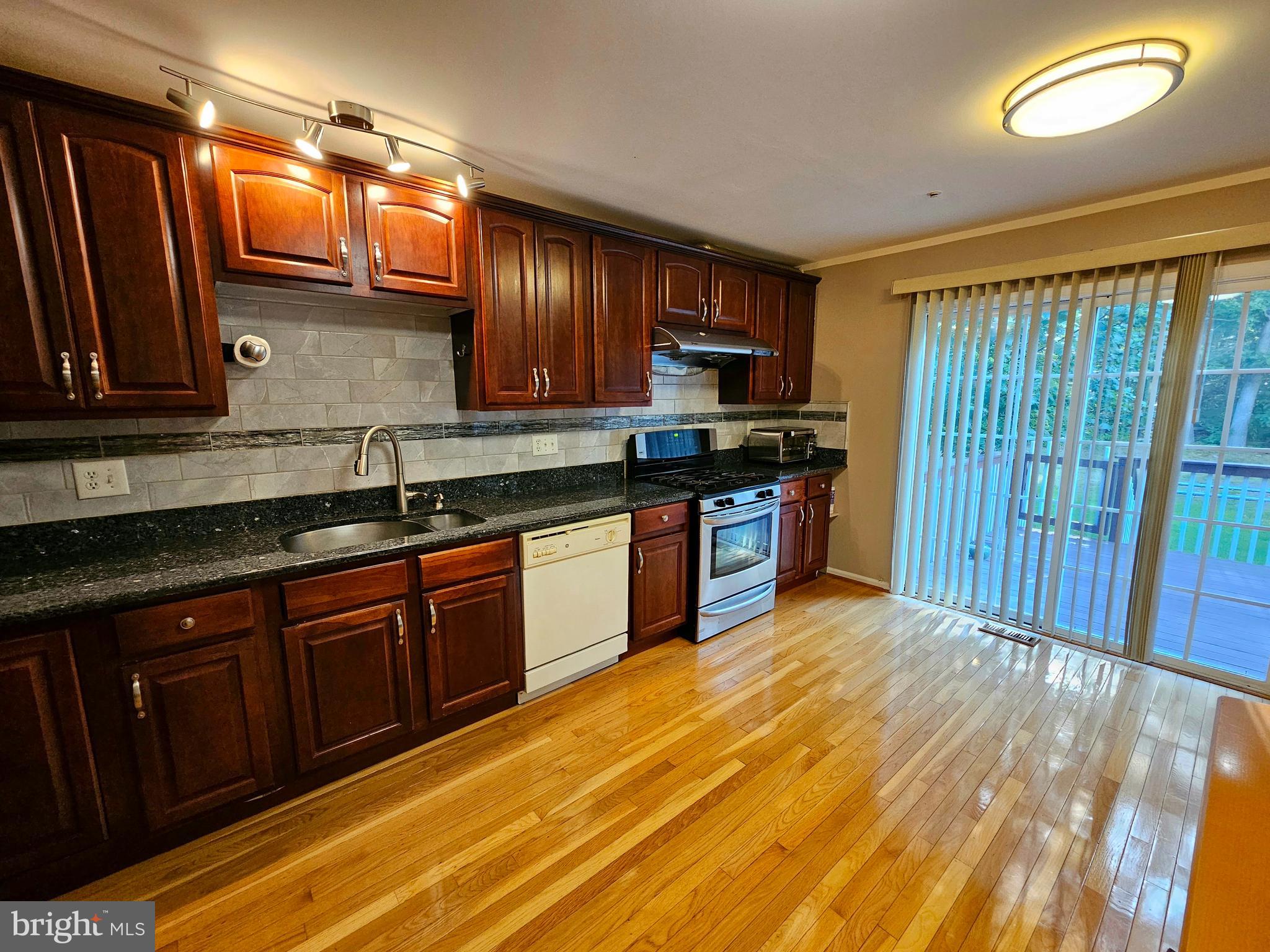 173 Hidden Drive Blackwood, NJ 08012 - Photo 11 of 32