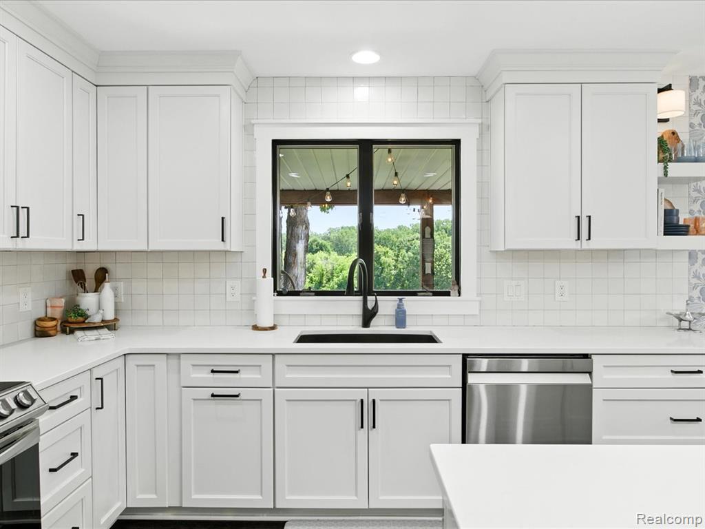 4405 North River Road Fort Gratiot, MI 48059 - Photo 15 of 52