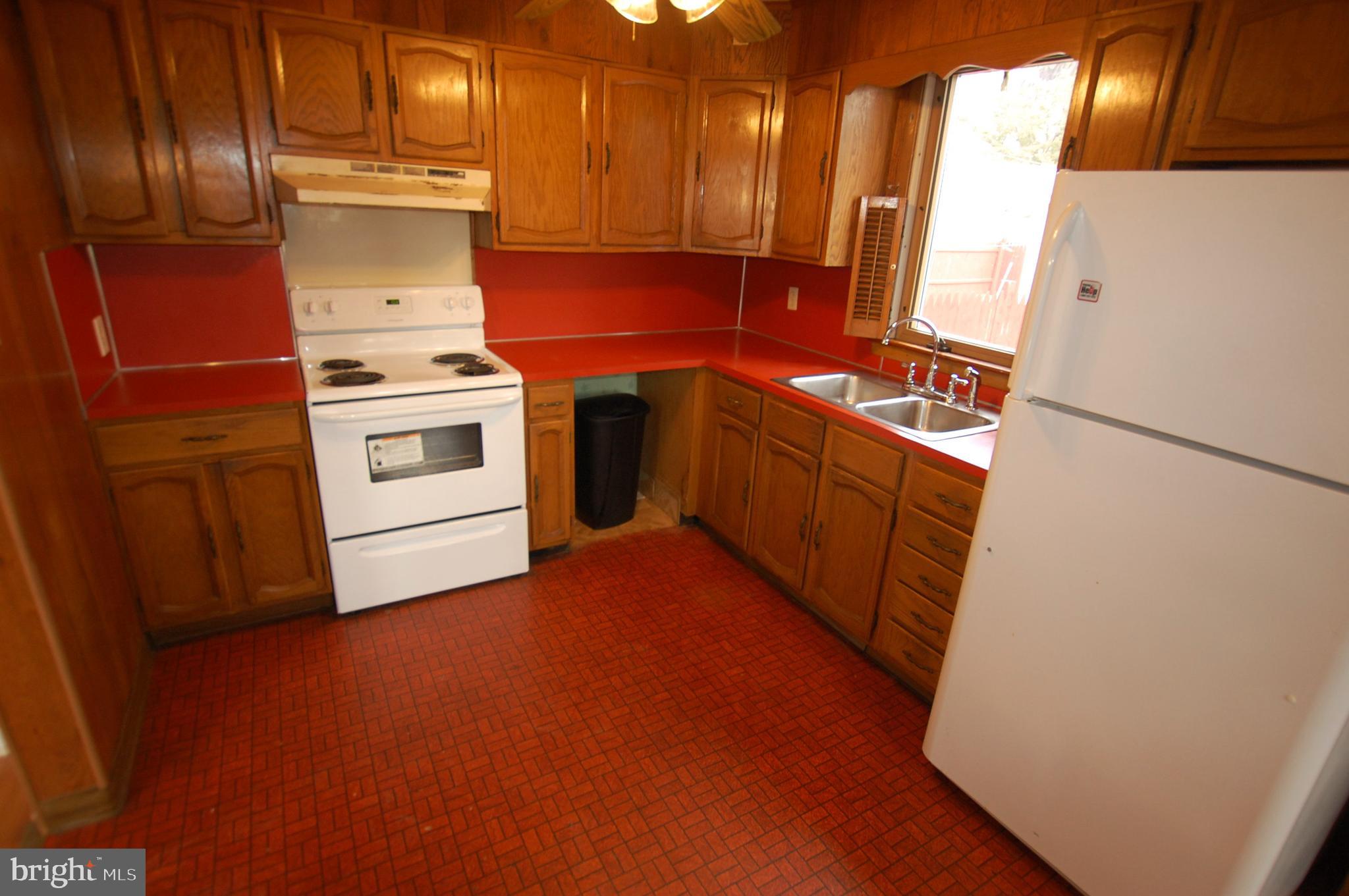 180 South Roland Street Pottstown, PA 19464 - Photo 4 of 23 Gallery Image 4