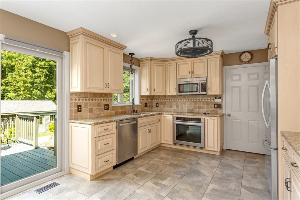 6 King Philip Road Franklin, MA 02038 - Photo 17 of 42 Gallery Image 17