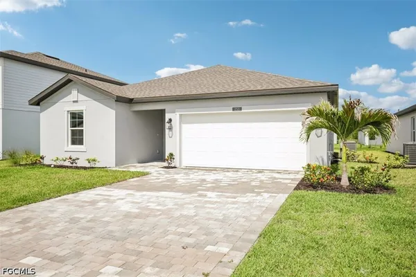 $274,990 | 253 Moonlit Lk Trail, Lehigh Acres, FL 33974