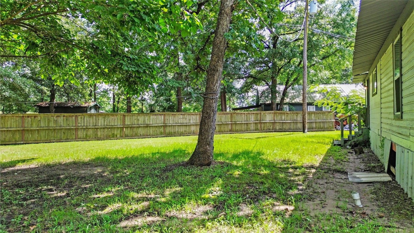 8 Jackson Road Huntsville, TX 77320 - Photo 17 of 26 a view of a park with large trees