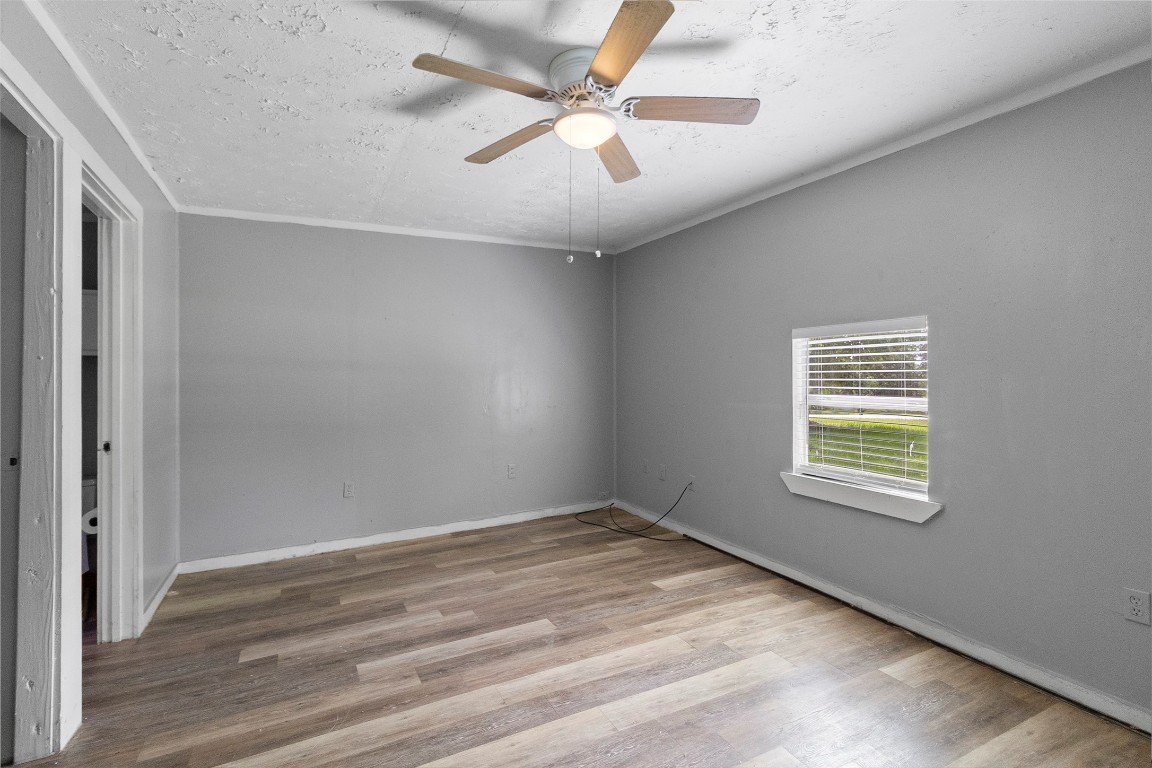 8 Jackson Road Huntsville, TX 77320 - Photo 10 of 26 an empty room with windows and fan