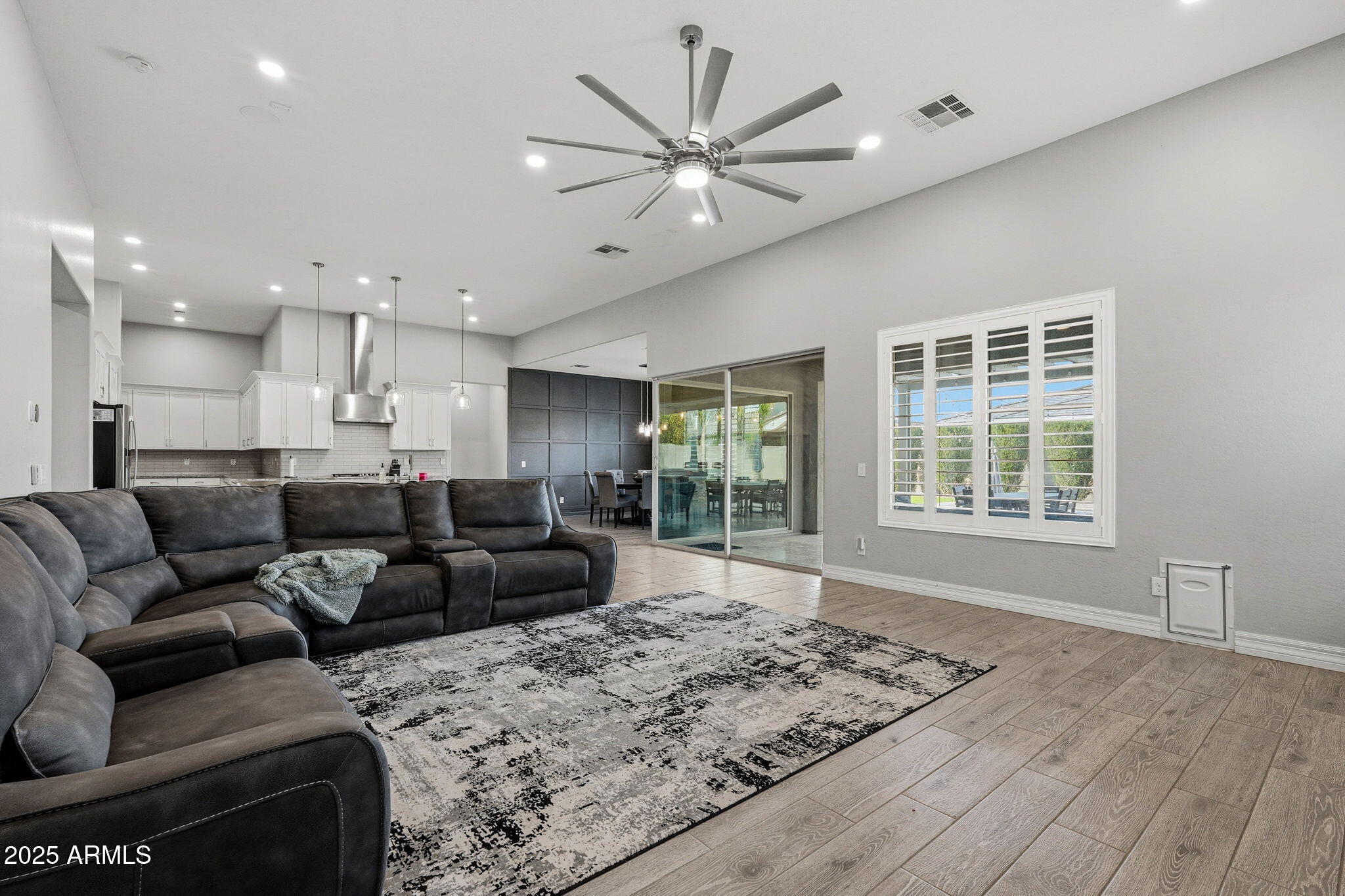 22940 East Camacho Road Queen Creek, AZ 85142 - Photo 12 of 68 a living room with furniture and window