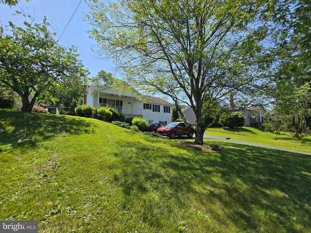 a view of a house with a big yard