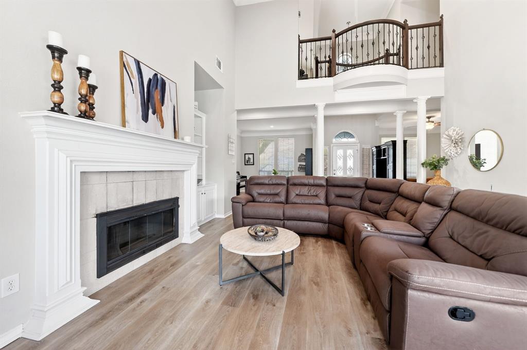 4509 Scenic Drive Rowlett, TX 75088 - Photo 19 of 40 Living room