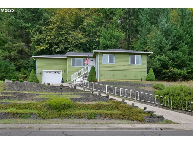 $349,900 | 445 Kalapuya Way, Cottage Grove, OR 97424