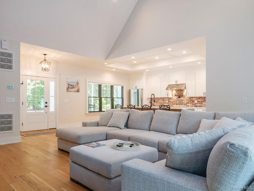 4525 South Harbor Road Southold, NY 11971 - Photo 9 of 43