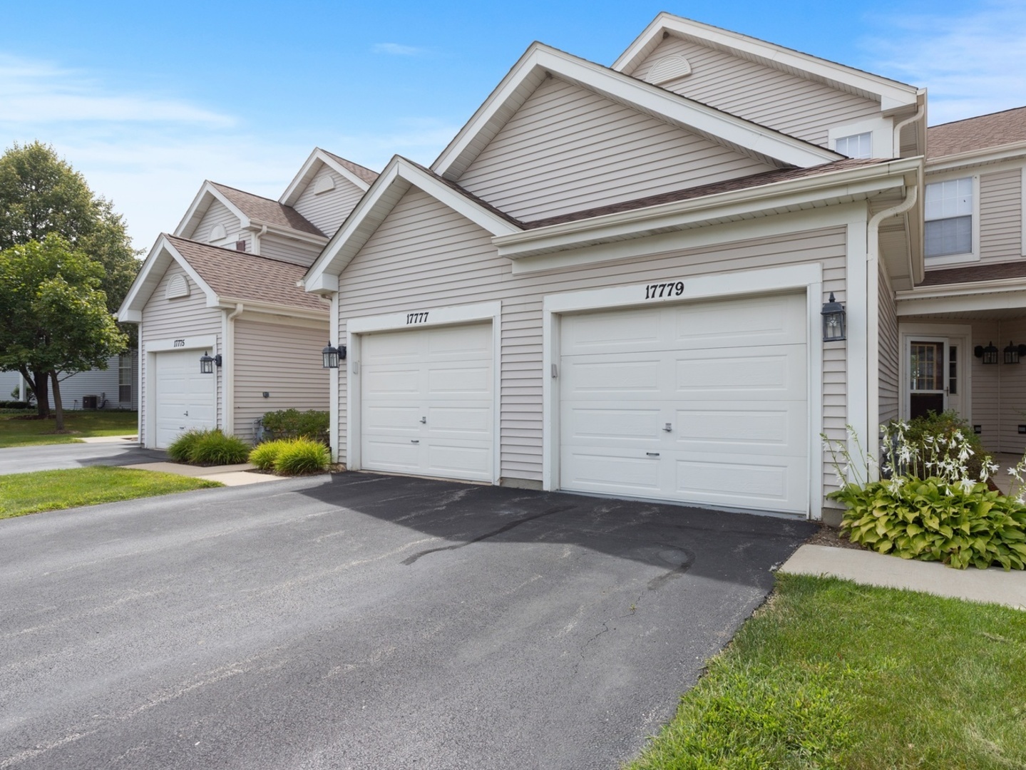 17779 W Braewick Rd Gurnee, IL 60031 - Photo 1 of 12