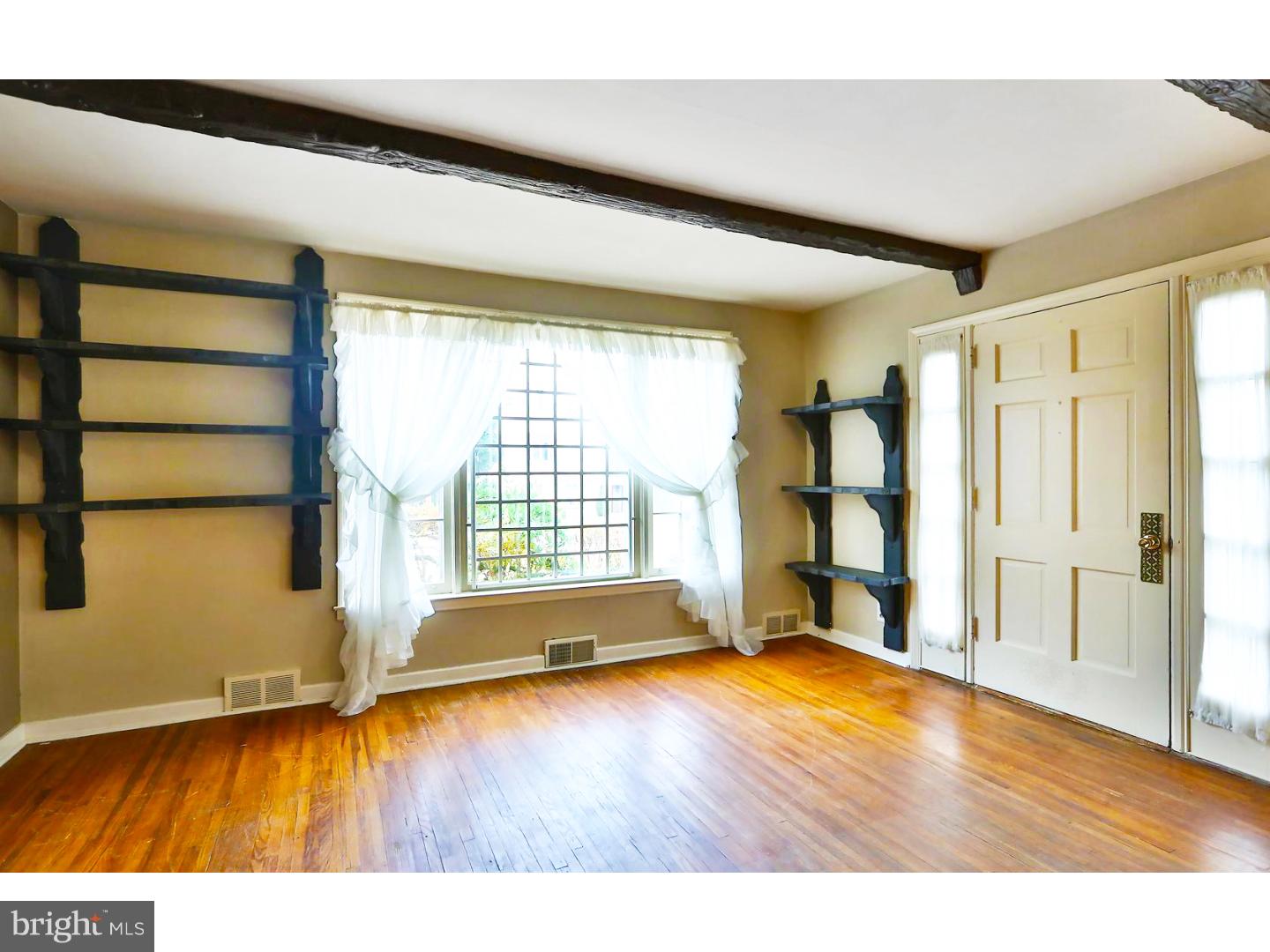 811 Scotia Road Philadelphia, PA 19128 - Photo 2 of 25