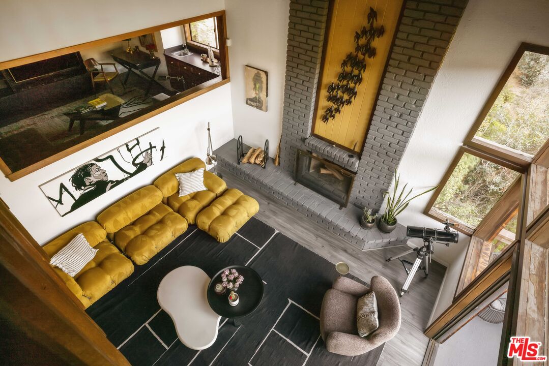 2690 Kennington Drive Glendale, CA 91206 - Photo 15 of 50 a living room with furniture