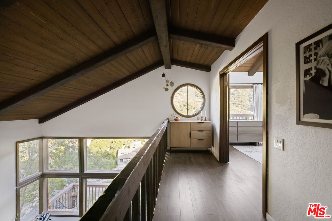 2690 Kennington Drive Glendale, CA 91206 - Photo 21 of 50 a view of a hallway with wooden floor and windows