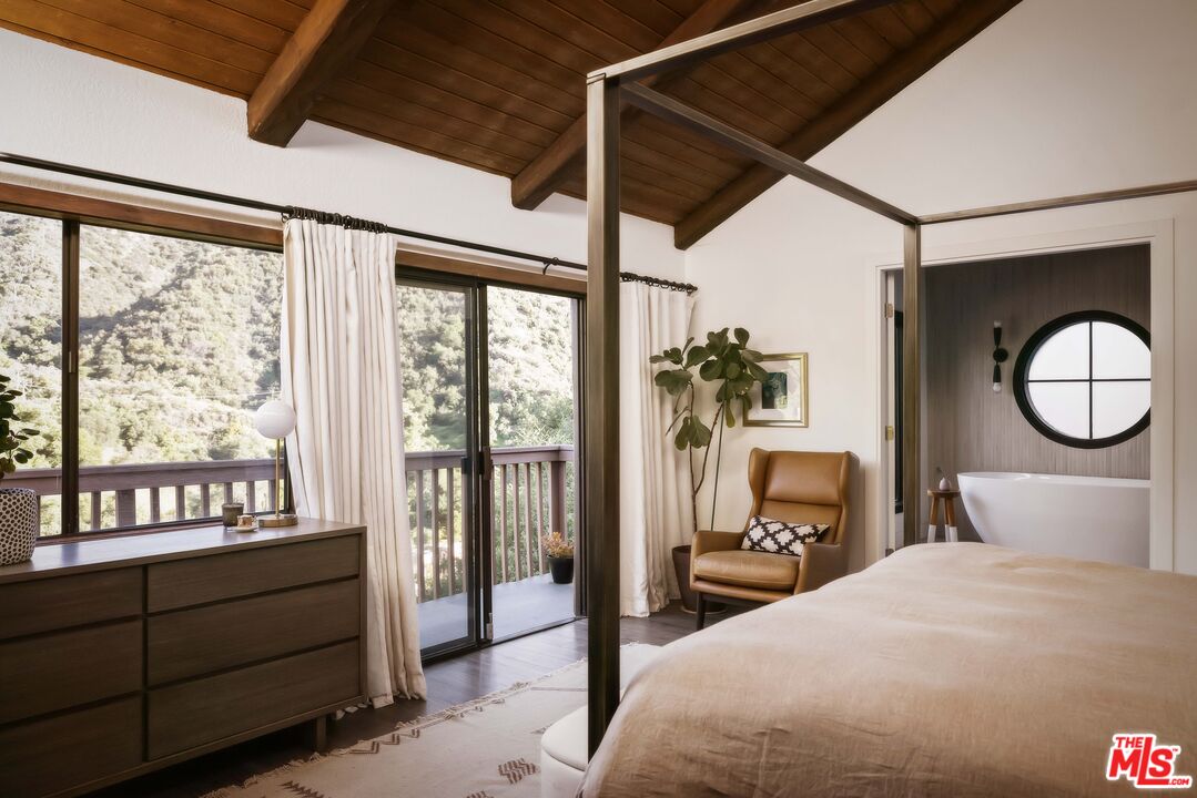 2690 Kennington Drive Glendale, CA 91206 - Photo 26 of 50 a bedroom with a large bed and a large window