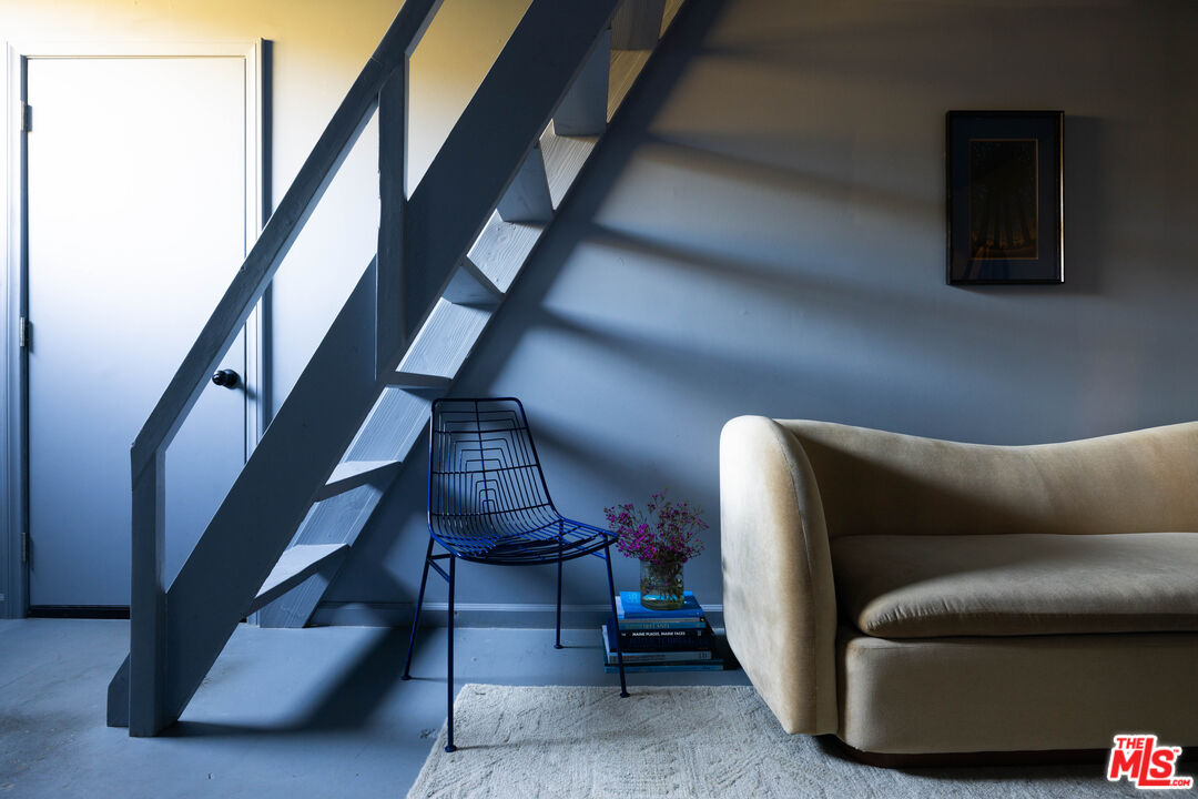 2690 Kennington Drive Glendale, CA 91206 - Photo 43 of 50 a view of entryway and hall