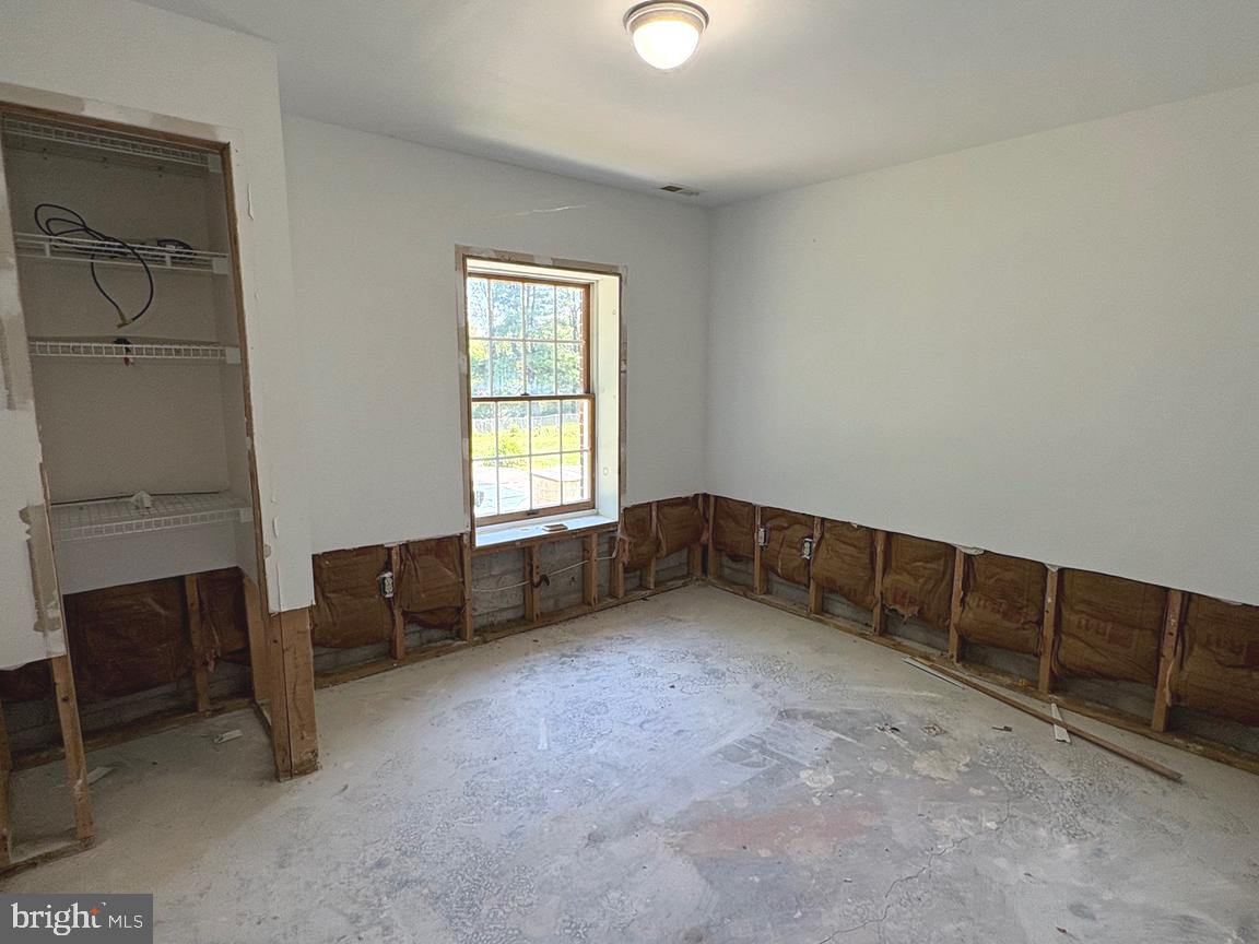 4215 Buffalo Road Mount Airy, MD 21771 - Photo 29 of 44 an empty room with windows