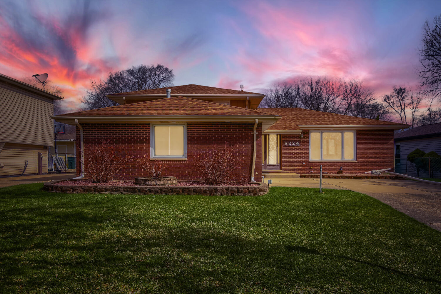 5224 156th Street Oak Forest, IL 60452 - Photo 3 of 33