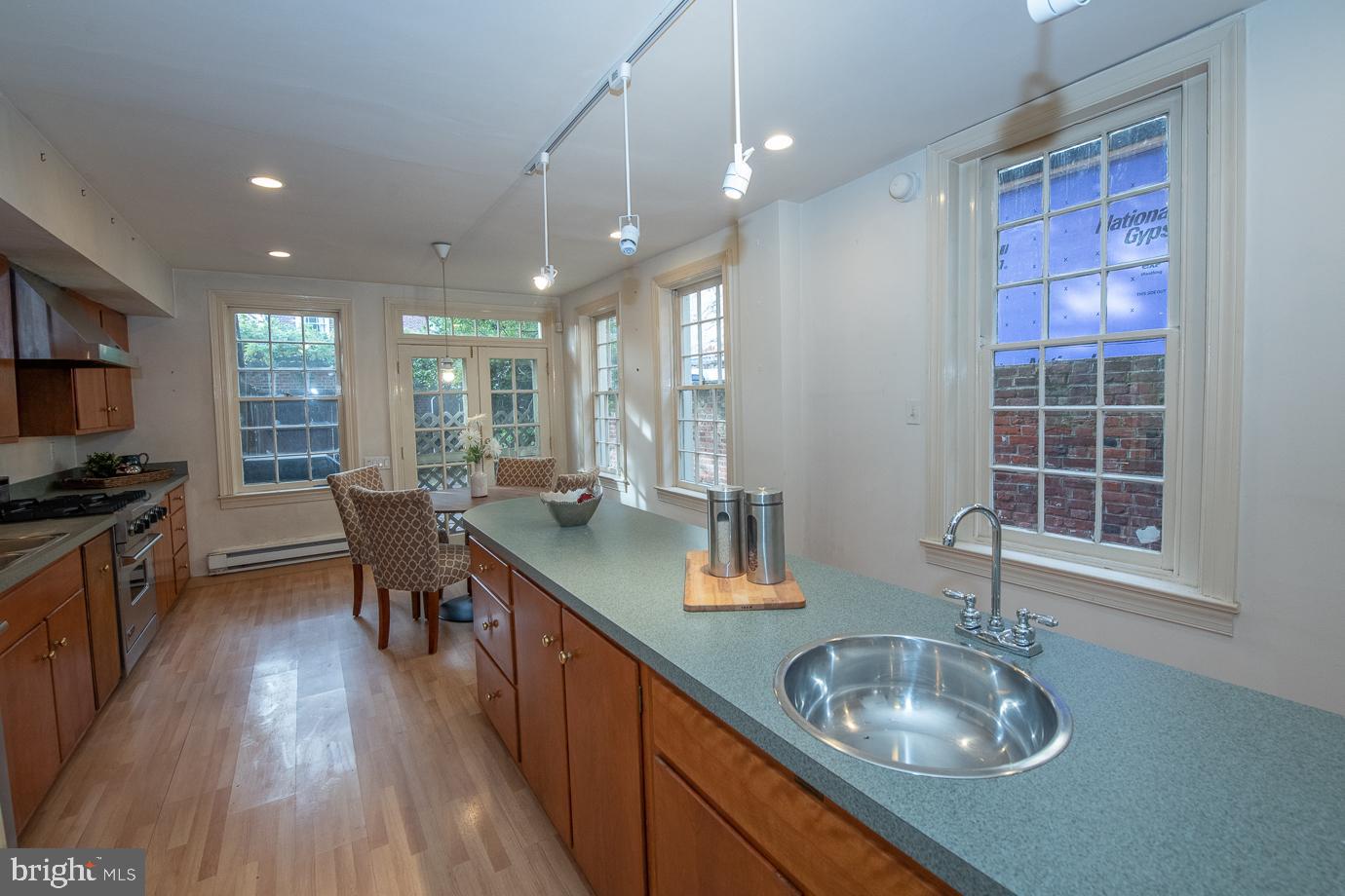 336 Spruce Street Philadelphia, PA 19106 - Photo 11 of 27 Kitchen