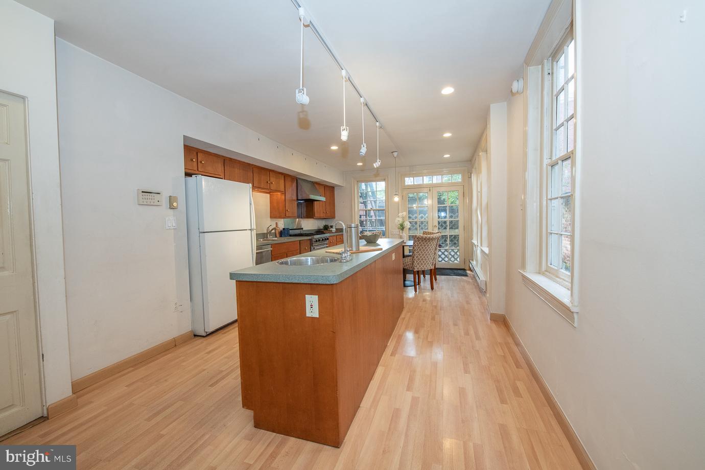336 Spruce Street Philadelphia, PA 19106 - Photo 13 of 27 Kitchen